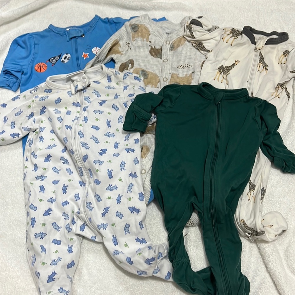 Lot of 5 long sleeve pajamas